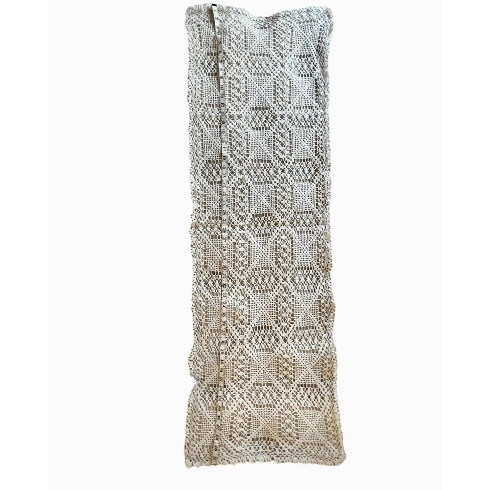 Hand-Crocheted White Lace Table Runner Dresser Scarf Shawl 51x17 Granny core VTG - Picture 7 of 10